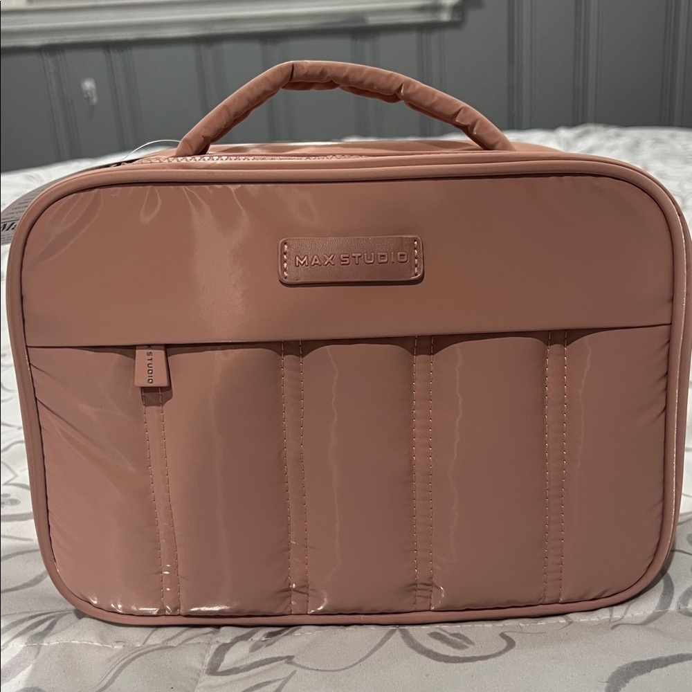 492. Max Studio  Peach Cosmetic & Toiletry Bag. - Picture 2 of 5